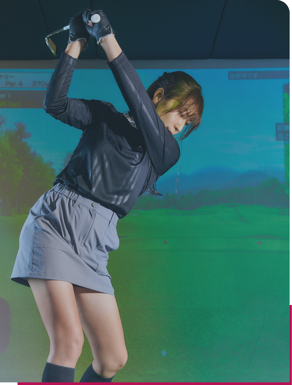 東京の港区・世田谷区にある、芸能人御用達のSMART GOLF（スマートゴルフ）公式サイトのメインビジュアル。女子プロゴルファーのスイング。